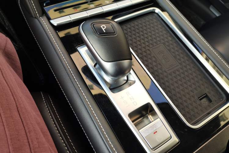 Used Venucia Star 2020 260T Automatic 48V Mild Hybrid Turbocharged Starry Edition