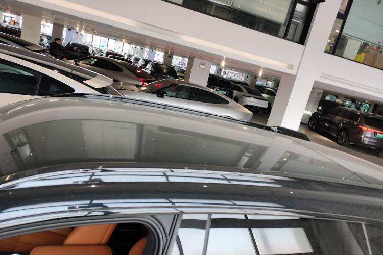 Used XPeng G9 2025 625 Long-Range Max Roof