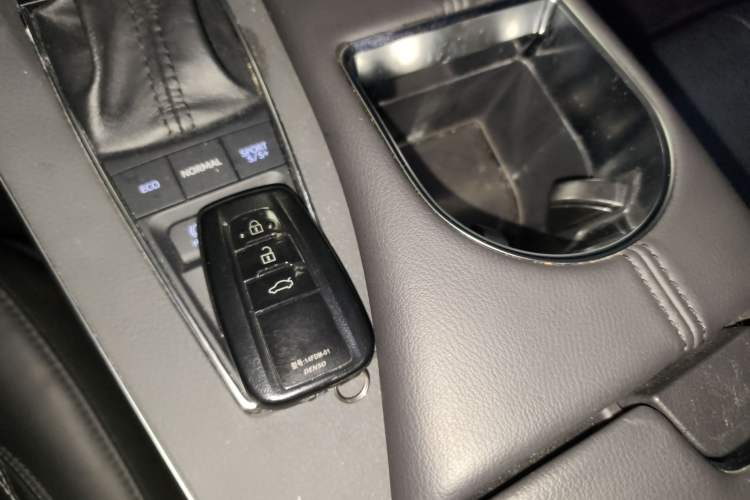 Used Toyota Avalon 2019 2.5L Touring Premium Version China VI Standard
