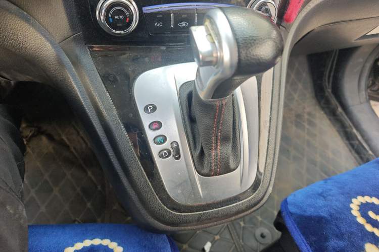 Used Haval H6 2013 Upgraded Model 2.4L Automatic Two-Wheel Drive Elite Version Gear Lever