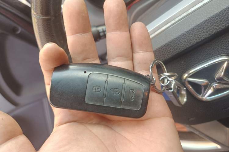 Used JMC Yusheng S350 2016 2.0T Automatic All-Wheel Drive Gasoline Ultra-Luxury 7-Seater Vehicle Key