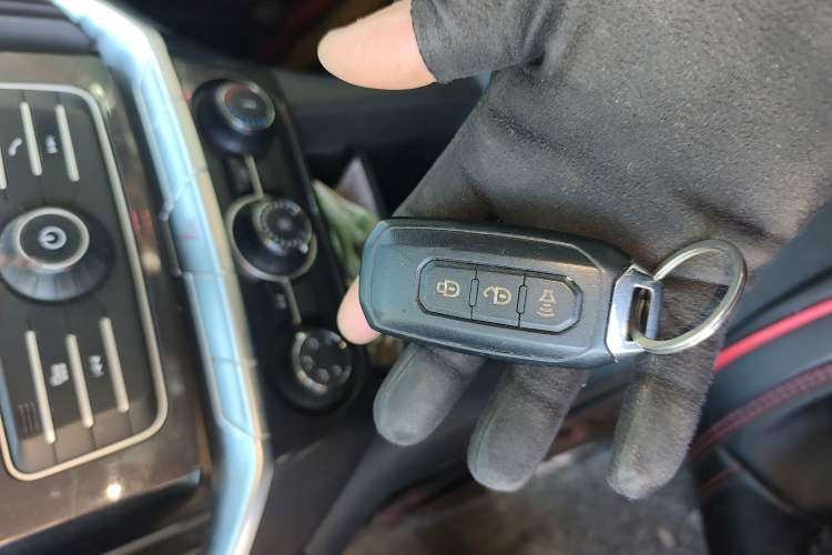 Used JMC Yuhu 7 2020 2.0T Diesel Manual 4x4 Comfort Edition Long Wheelbase China VI Emission Standard JX4D20A6L
