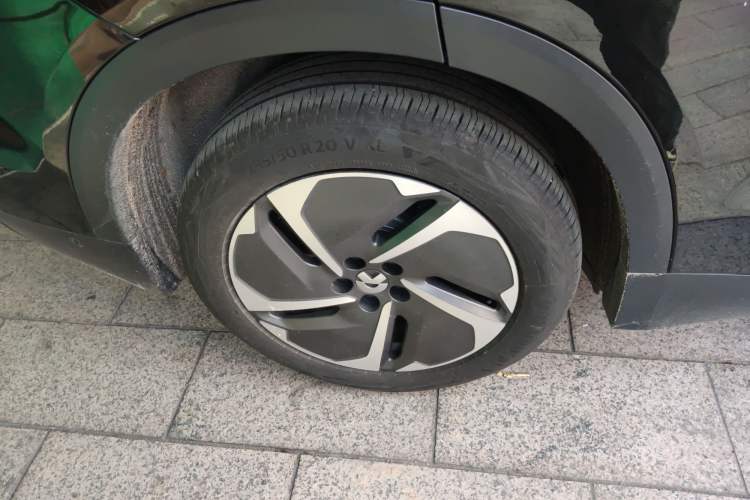 Used Nio ES8 2024 75 kWh Right Rear Wheel Hub