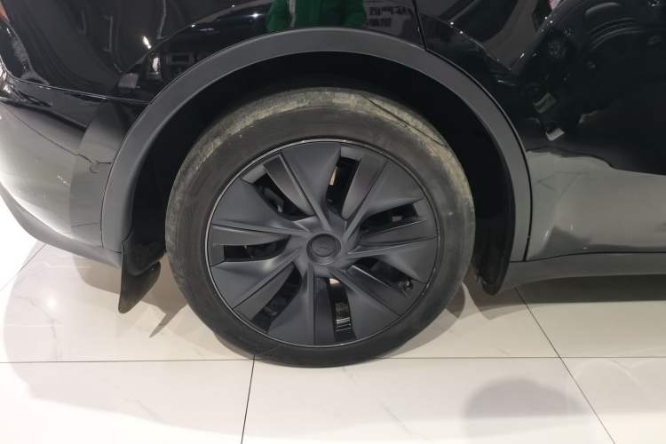 Used Tesla Model Y 2023 Rear-Wheel-Drive Version Right Rear Wheel Hub