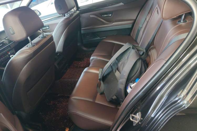 Used BMW 5 Series 2017 525Li Luxury Design Package Left Rear Seat