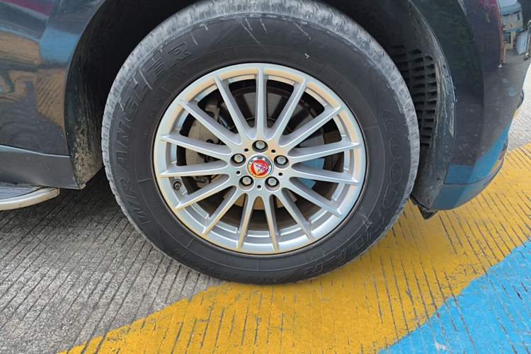 Used Jaguar F-PACE 2019 2.0T Four-Wheel Drive Urban Luxury Edition Right Front Wheel Hub