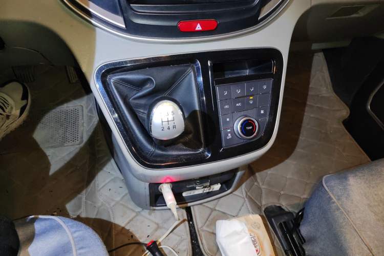 Used JAC Refine M4 2016 2.0L Manual Comfort Edition
