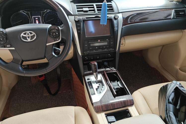 Used Toyota Camry 2015 Dual-Engine 2.5 HG Luxury Navigation Edition Audio And AC Panel