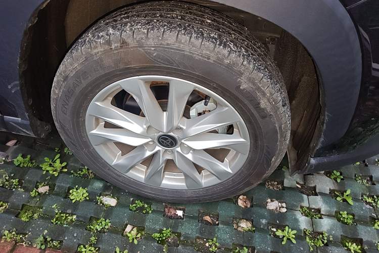 Used Toyota Corolla Cross 2024 2.0L Pioneer Edition Right Front Wheel Hub