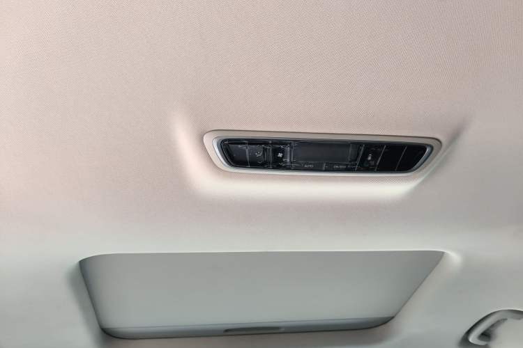 Used SAIC MAXUS G90 2022 2.0T Starry Seven-Seater
