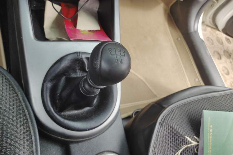 Used Kia Forte 2012 1.6L MT GL Commemorative Edition Gear Lever