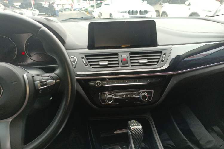 Used BMW 1 Series 2019 118i M Sport Package Audio And AC Panel