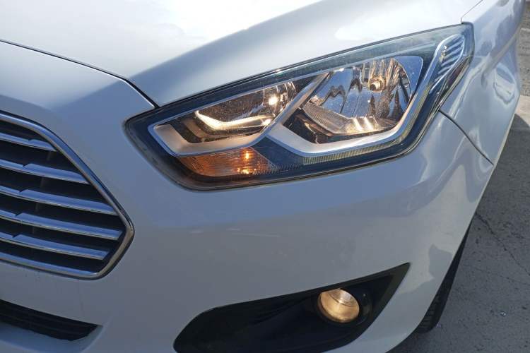Used Ford Escort 2015 1.5L Automatic Comfort Edition Left Front Headlight