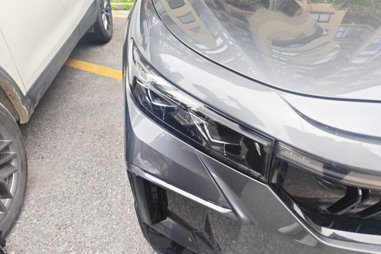 Used VOYAH FREE 2025 318 259 km All-Wheel-Drive Exploration Edition