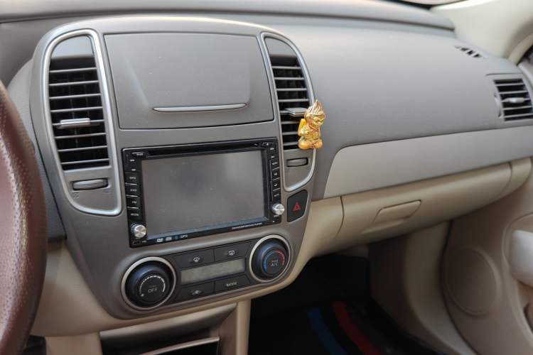 Used Nissan Sylphy 2012 Classic 1.6XE Manual Comfort Edition Audio And AC Panel