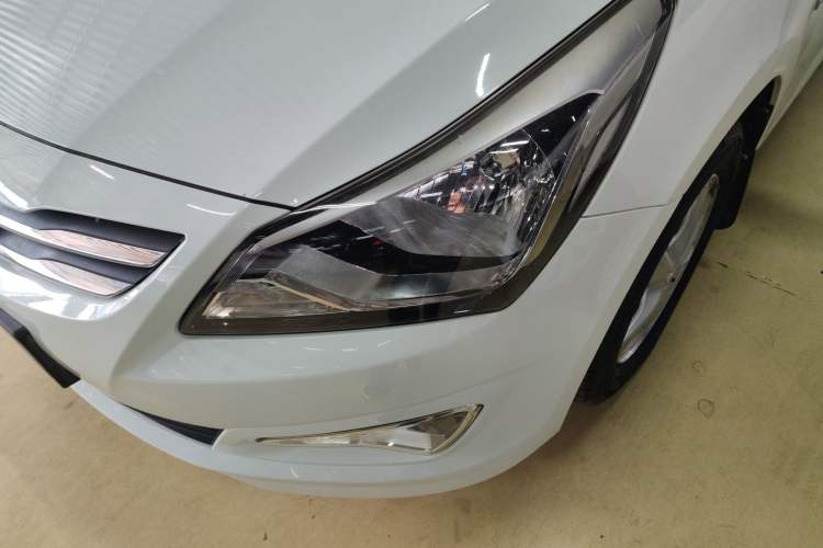 Used Hyundai Verna (older generation) 2014 1.4L Manual Smart GLS Trim Left Front Headlight