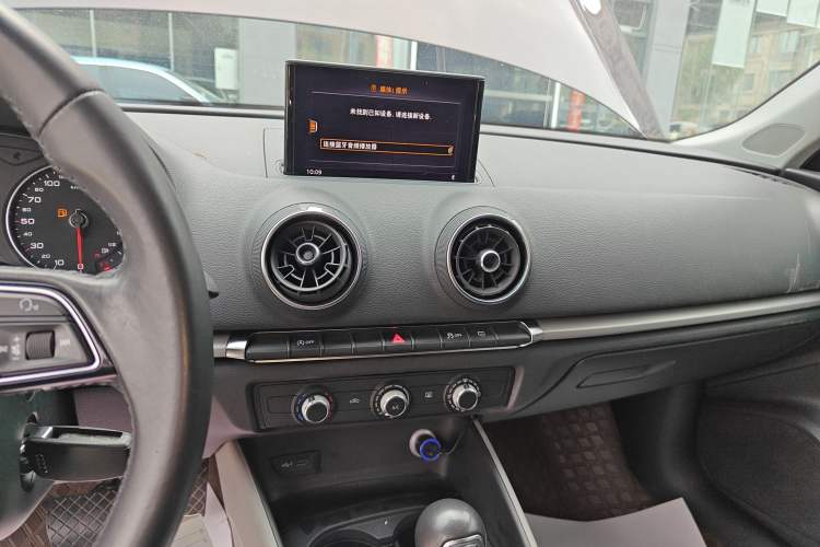 Used Audi A3 2020 Restyled Sportback 35 TFSI Entry-Level China VI Emission Standard Audio And AC Panel