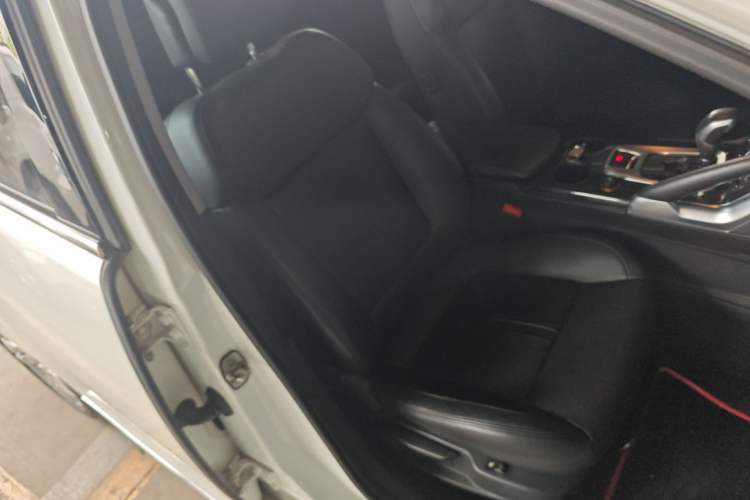 Used Peugeot 3008 2013 2.0L Automatic Trend Edition Right Front Seat