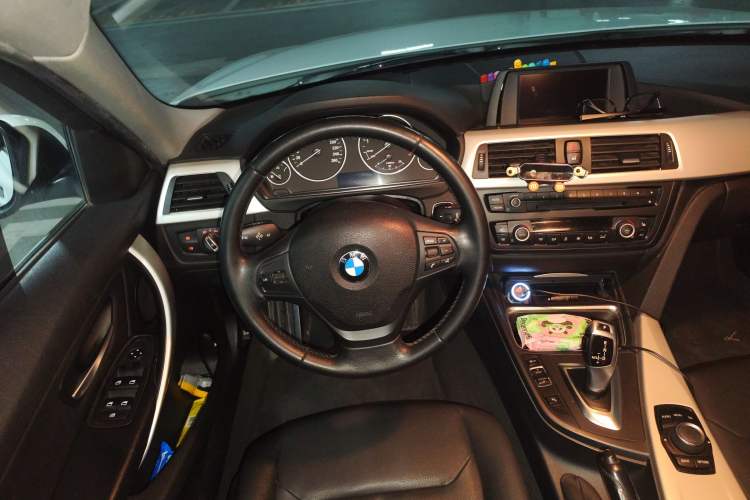 Used BMW 3 Series 2015 320i Fashion Model
