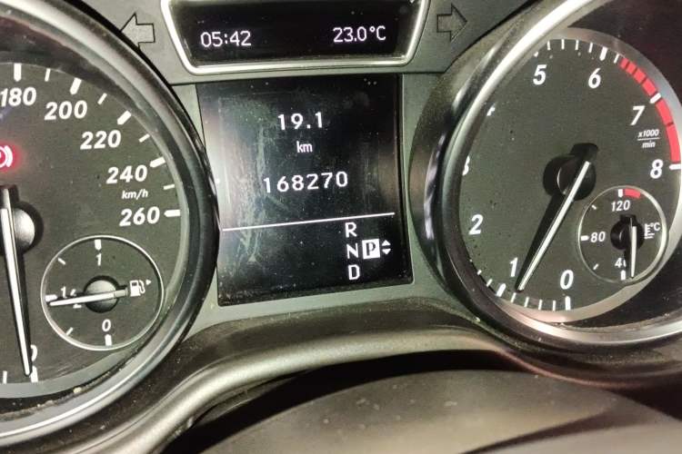Used Mercedes-Benz M-Class 2012 ML 350 Sport Edition Odometer Close Up