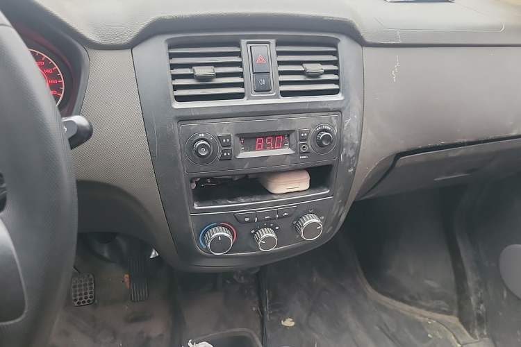 Used Wuling Rongguang S 2023 1.5L Base Version 5/7 Seats Audio And AC Panel