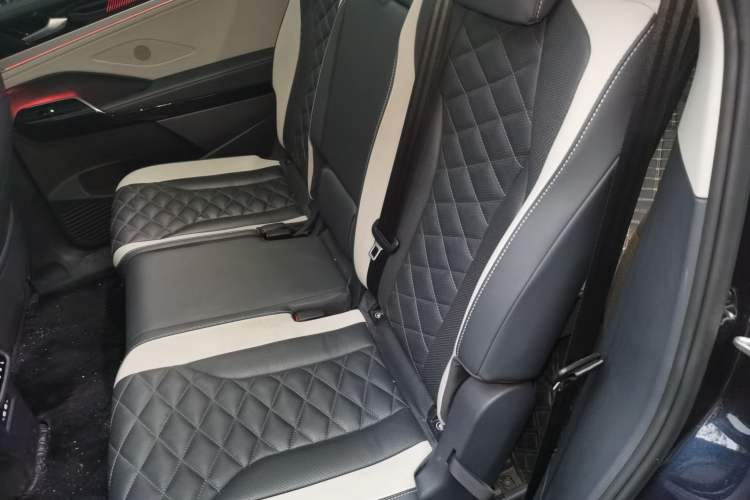 Used Volkswagen ID.6 CROZZ 2022 Long-Range PRO Edition Left Rear Seat