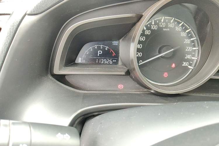 Used Mazda 3 Axela 2017 Hatchback 1.5L Automatic Luxury Model Emission Standard China V Odometer Close Up