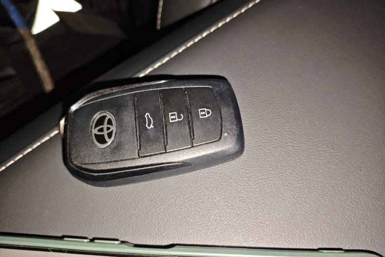 Used Toyota Camry 2024 Dual-Motor 2.0 HGVP Luxury Edition Vehicle Key