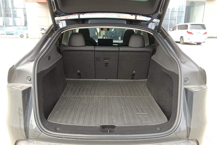 Used Tesla Model Y 2025 Rear-Wheel-Drive Version