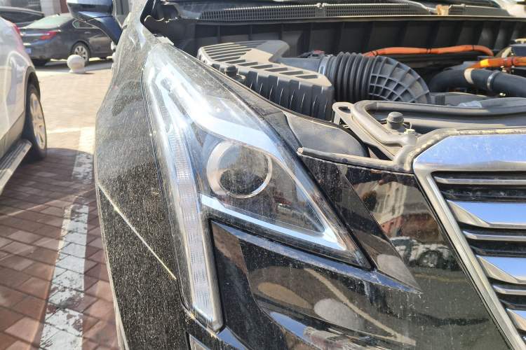 Used Cadillac XT5 2018 28E Four-Wheel Drive Tech Version Right Front Headlight