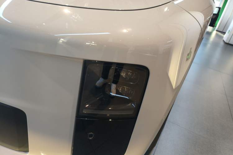 Used Li Auto i6 2025 Model Two-Wheel-Drive Standard Type Left Front Headlight