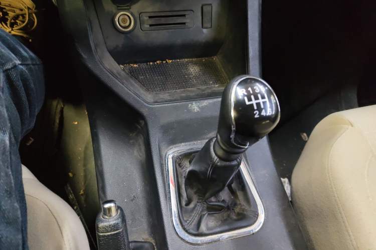 Used FORTHING Lingzhi 2022 M5L 2.0L Utility Model 7 Seats Gear Lever