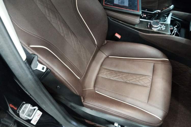 Used BMW 5 Series 2021 525Li Luxury Package Right Front Seat