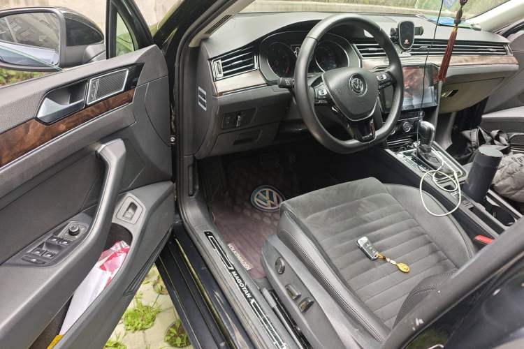 Used Volkswagen Magotan 2017 330TSI DSG Luxury Model
