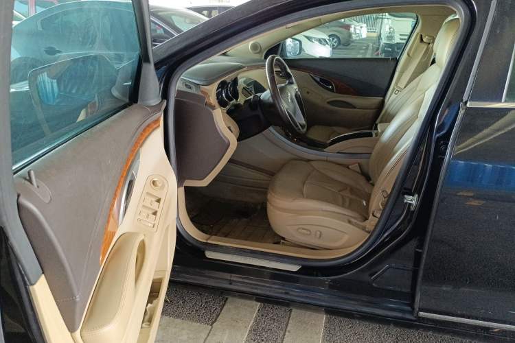 Used Buick LaCrosse 2012 2.4L SIDI Elegant Edition Driver Seat
