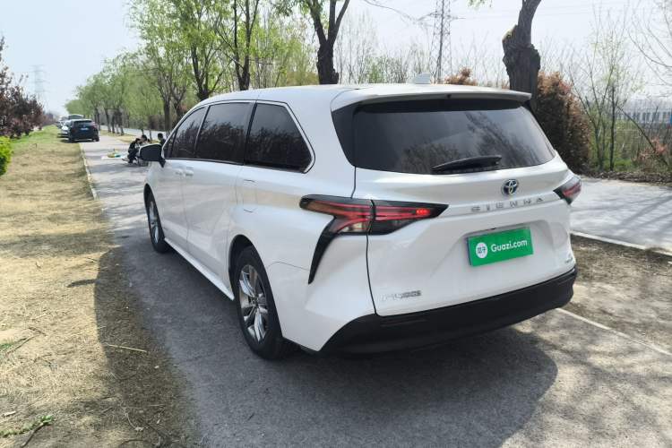 Used Toyota SIENNA 2023 2.5L Hybrid Comfort Edition
