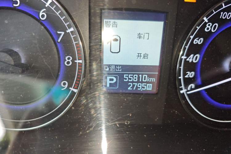 Used Infiniti QX50 2015 2.5L Comfort Edition Odometer Close Up