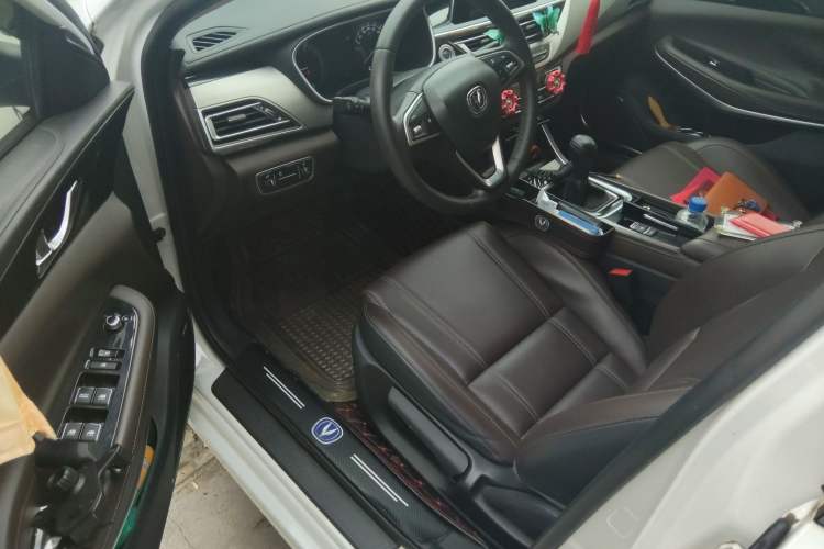 Used CHANGAN Raeton CC 2018 1.5T Manual Elegant Starry Edition China V Standard
