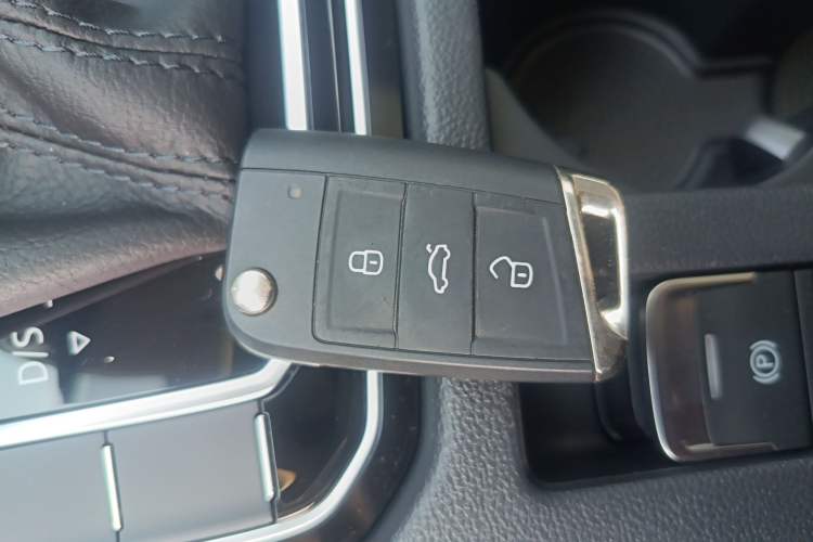 Used Volkswagen Magotan 2025 Revised Version Zhongxiang Edition 330TSI DSG Luxury Trim Interior 1