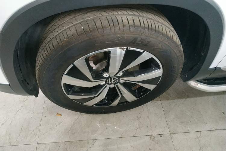 Used Volkswagen Tayron 2022 280TSI Two-Wheel Drive Luxury Smart Connectivity Version Left Front Wheel Hub