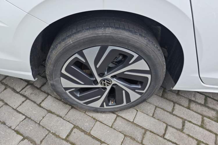 Used Volkswagen Bora 2024 300TSI DSG Prestige Edition Right Rear Wheel Hub