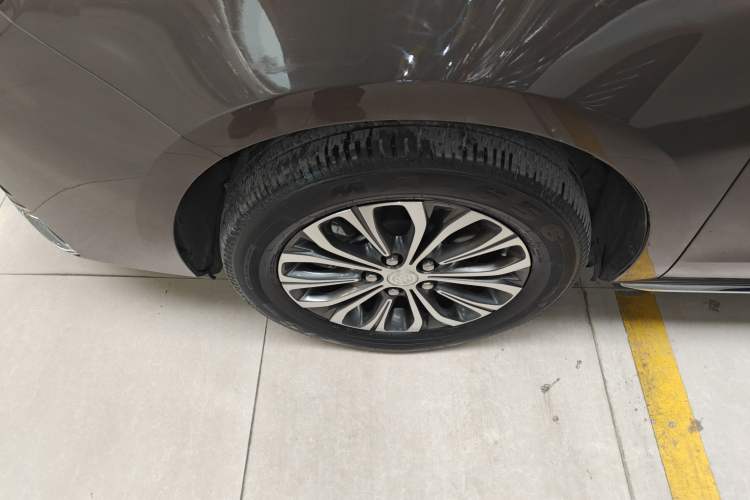 Used Buick GL8 2023 Facelifted Land Cruiser Executive Luxury Version