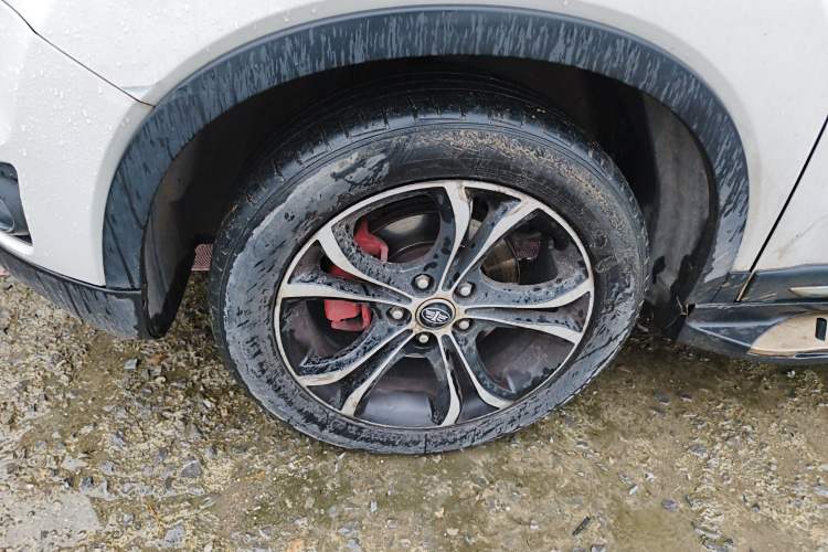 Used FAW Senya R7 2017 1.6L Automatic Smart Version Left Front Wheel Hub