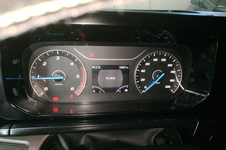 Used Ford Transit 2023 2.0T Diesel Manual Multifunction Commercial Vehicle Short Wheelbase Low Roof 5/6 Seats
