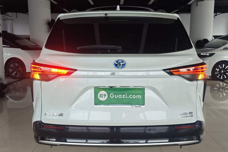 Used Toyota SIENNA 2023 2.5L Hybrid Deluxe Edition