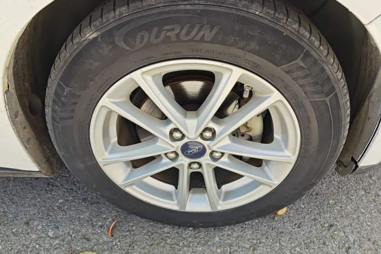 Used Ford Focus 2015 Hatchback 1.6L Automatic Fashion Edition Right Front Wheel Hub