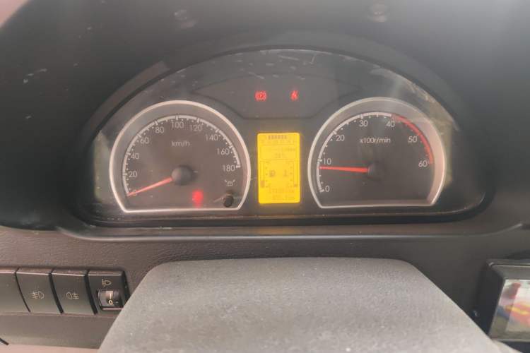 Used Dongfeng Yufeng 2021 2.3T V9 Logistics Vehicle Long Wheelbase Mid-Roof Design 6-9 Seats China V Emission Standard WP2.3 Instrument Cluster