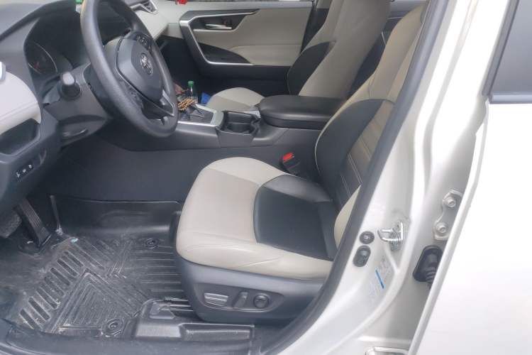 Used Toyota Wildlander 2020 2.0L CVT 4x4 Luxury Edition Left Front Seat