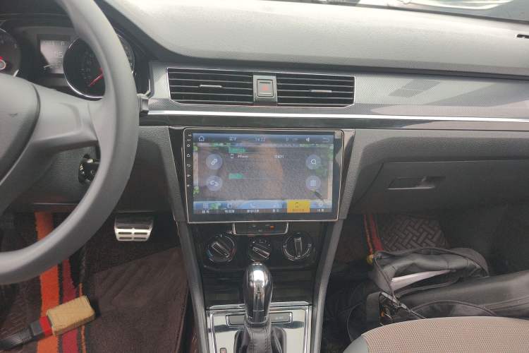 Used Volkswagen C-TREK 2017 230TSI DSG Comfort Version
