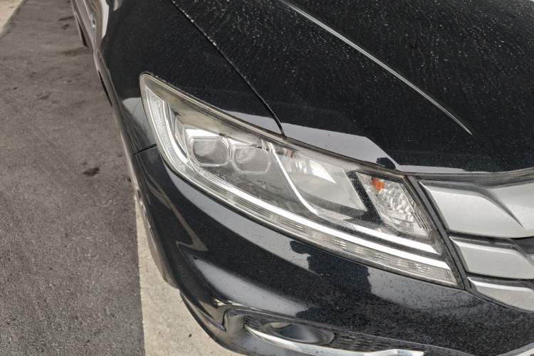 Used Honda Crosstour 2014 3.0L AWD Prestige Navigation Edition Right Front Headlight